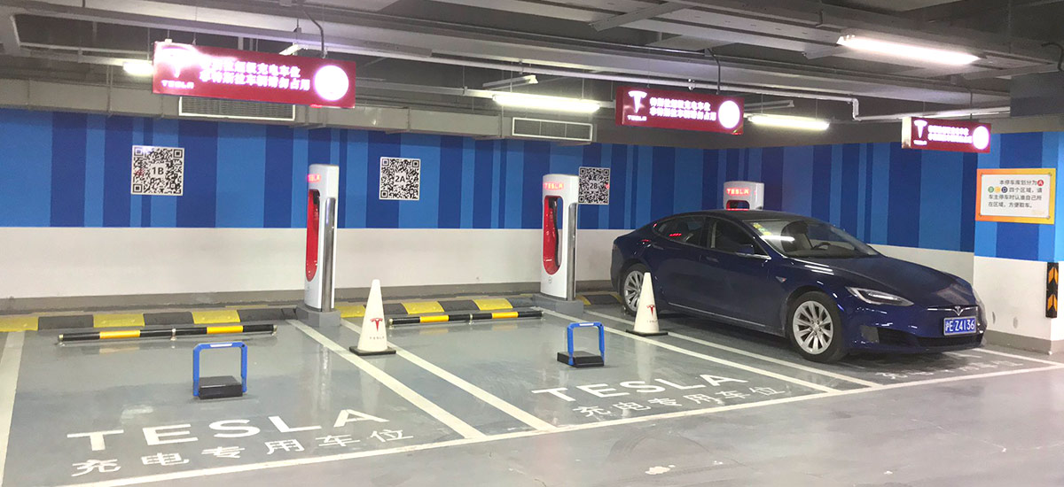 Новость проекта. В Китае на зарядных станциях Tesla используют блокировку зарядного места по QR-коду